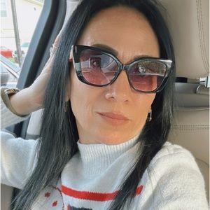 Meet your Posher, Adry